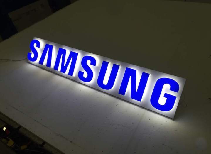 Enseigne lumineuse Île-de-France